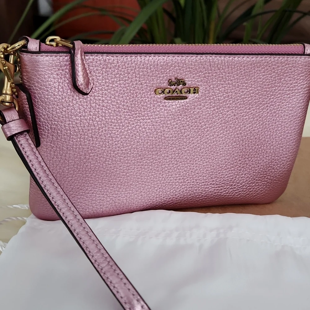 Beautiful NWOT Coach Metallic Pink  Leather Wristlet/Wallet & Dust Cover 🩷✨️💖 - Picture 12 of 15